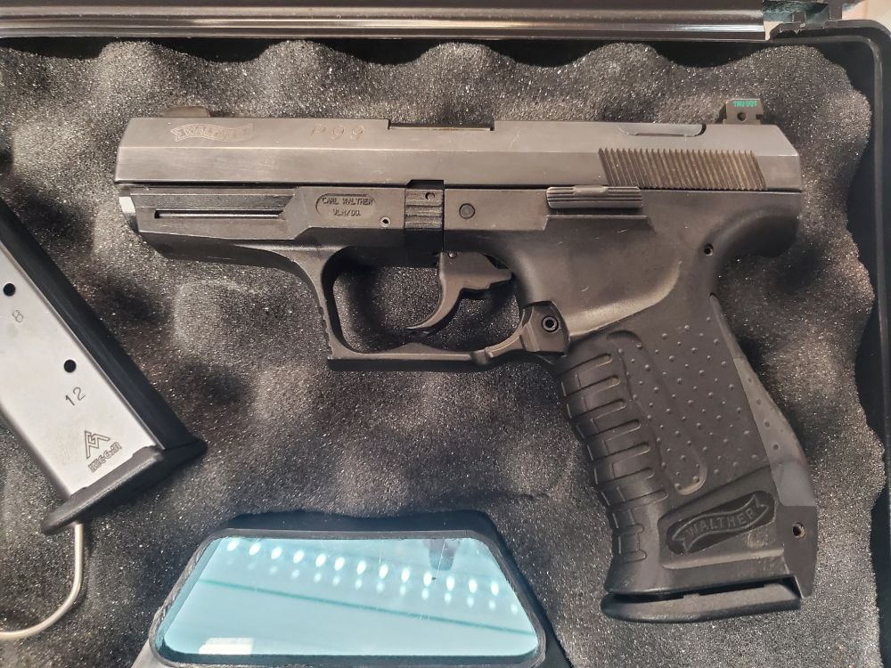 **CONSIGNMENT** Walther P99 40SW w/ (2) 12rnd mags